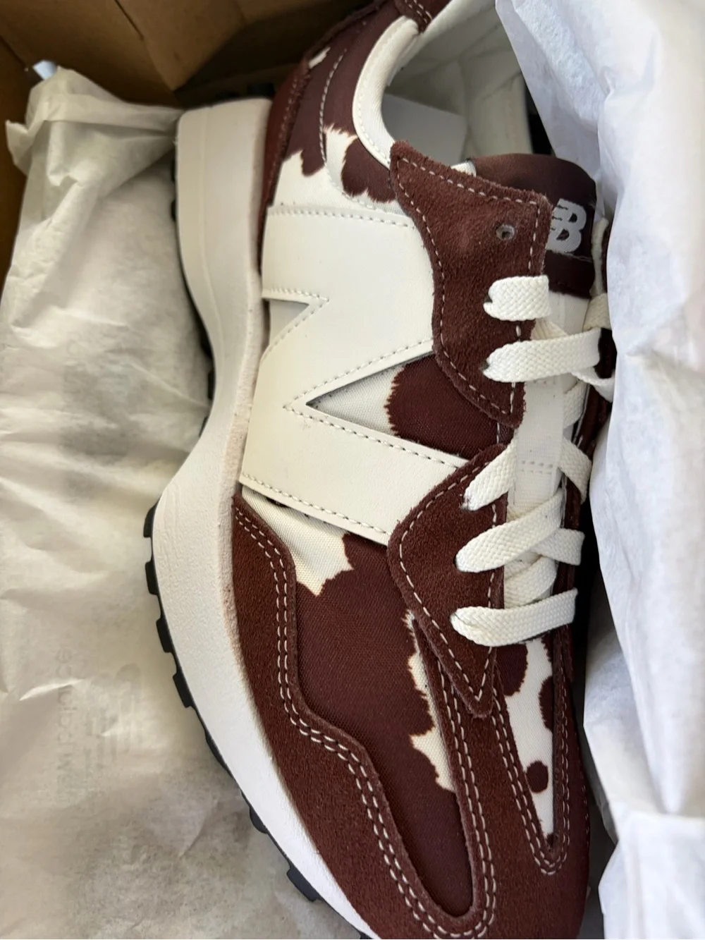New Balance 327 Lifestyle Pumpernickel /Sea Salt Sneaker- Women’s NWT and Box